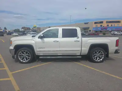 Original owner. 2014 GMC Sierra 1500 SLT 113,600km 5.3L Z71 4x4, White Diamond Tri-coat, 8 speed aut...