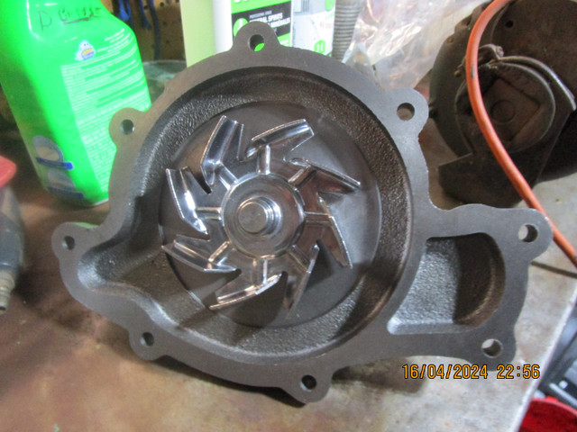 NEW Water Pump Pontiac V8 1963 to 1968 in Engine & Engine Parts in Woodstock - Image 2