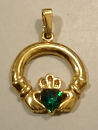 Vintage Gold Tone Claddagh Emerald Green BirthStone Pendant