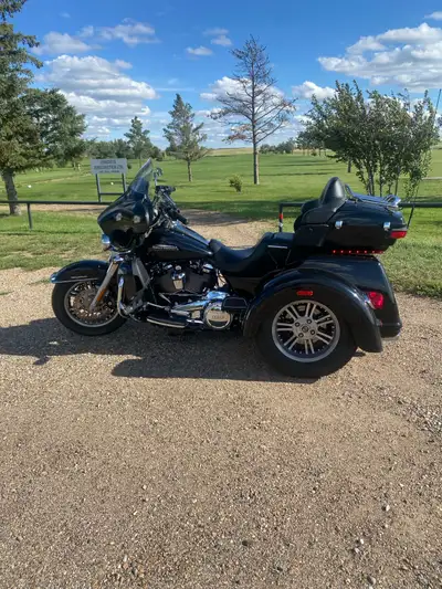 Turn heads and ride in total comfort with this 2020 Harley Davidson Tri Glide Ultra With only 15315...