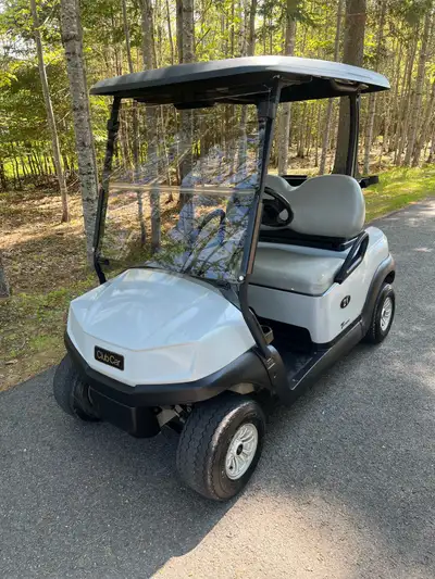 2018 Fuel Injection Golf Cart. Excellent running unit with Subaru 4 stroke Engine and new tinted fol...