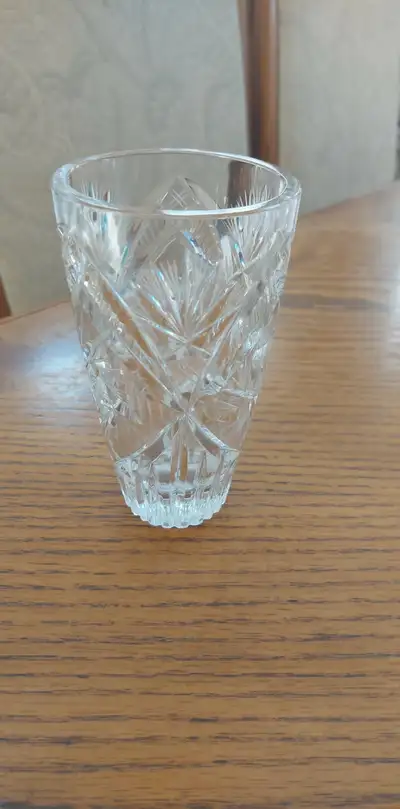 Beautiful vintage pinwheel crystal 6" vase, View more