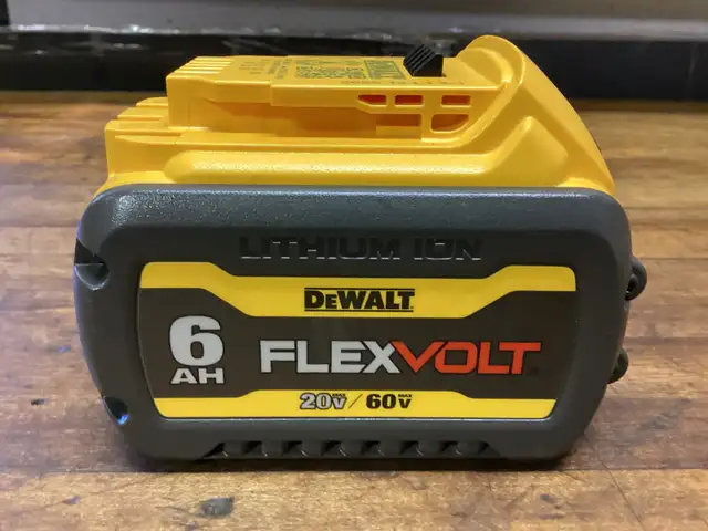 DEWALT 20v MAX/60v MAX FLEXVOLT 6.0 AH BATTERY in Power Tools in Barrie - Image 5