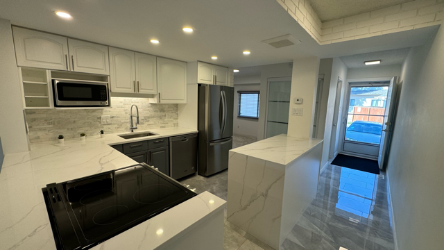 **3 Bed 1.5 Bath Townhouse Condo for Rent in Sturgeon Creek**