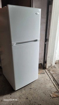 Mini frigo 24" à l'état neuf livraison possible 