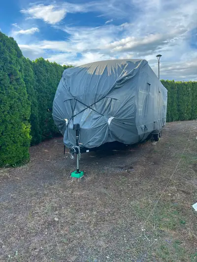 This couples trailer is spacious (almost 320 sq ft of living space), yet light and easy to tow. The...