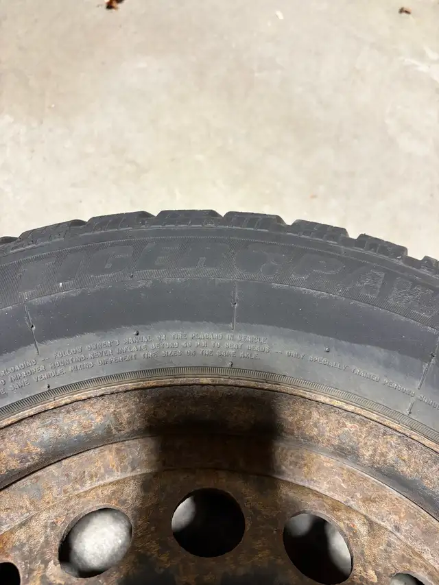 Uniroyal Tiger Paw Winter Tires - 195/65R15 in Tires & Rims in Oshawa / Durham Region - Image 4