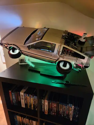 Hot Toys DeLorean 1/6 scale model - Back To The Future II