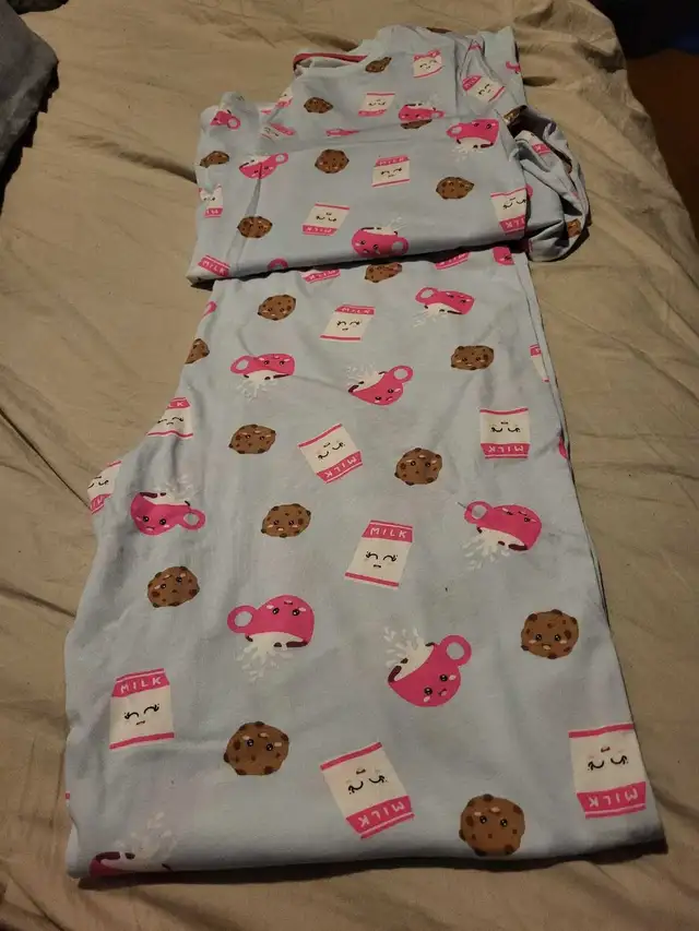 Pajama Set in Kids & Youth in City of Halifax - Image 2