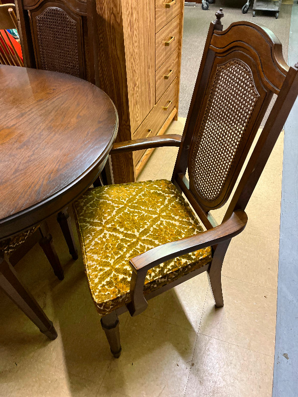 Walnut Dining Table with 5 Chairs and 2 Leaves 1970's Dining Tables