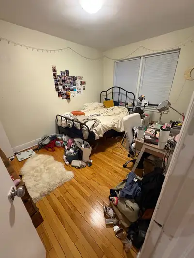 **available furnished if needed** Three bedroom, two bathroom 2 female roommates Near UOttawa campus...