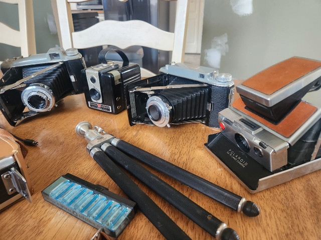 Vintage cameras in Arts & Collectibles in Saskatoon