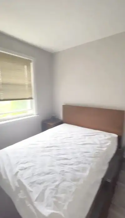 Females only Spacious private room in a clean, shared 3-bedroom home. Includes shared bath, bright l...