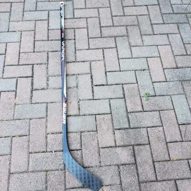 New JR. BAUER VAPOR Composite Hockey Stick  in Hockey in Barrie - Image 6