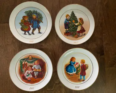 4 Decorative Christmas Plates , View more