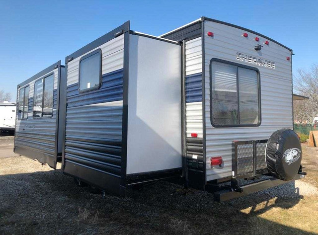 2021 Cherokee Limited  30'BH  in Travel Trailers & Campers in Thunder Bay - Image 3