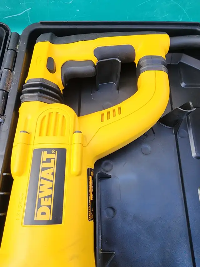 Dewalt D25223 D Handle 3 Mode SDS Hammer Drill Hard Plastic Case in Power Tools in Windsor Region - Image 11