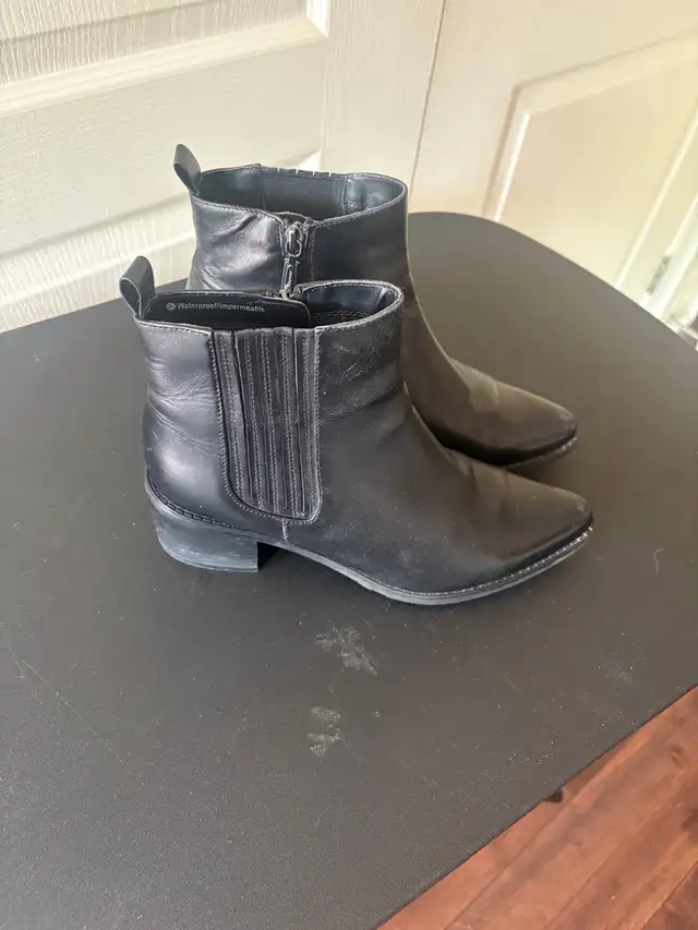 Blondo Black Waterproof Ankle Boots in Women's - Shoes in Markham / York Region - Image 3
