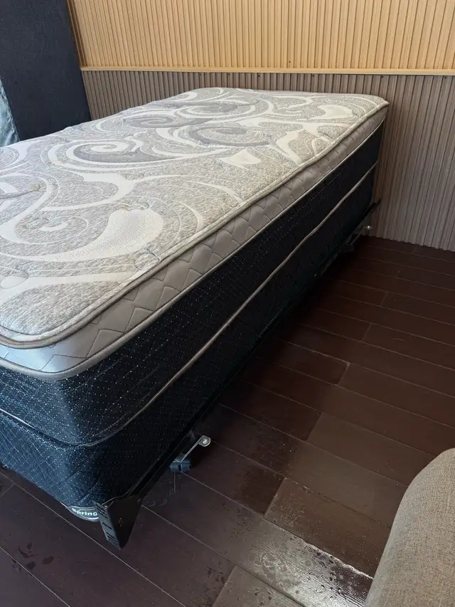 Twin Mattress & Boxspring63005665573633124