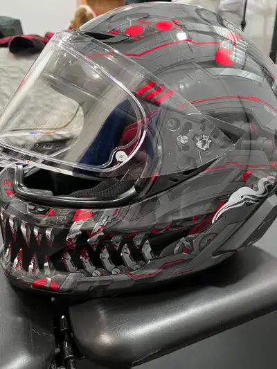 Motorcycle helmet, NEVER dropped, integrated blue tooth speakers, clear and dark tint visors,, like...