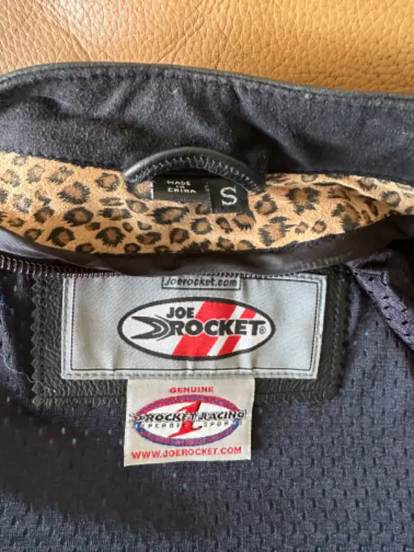 Full motorcycle gear set - women plus unisex Shoei RF1000 helmet in Other in Kawartha Lakes - Image 8