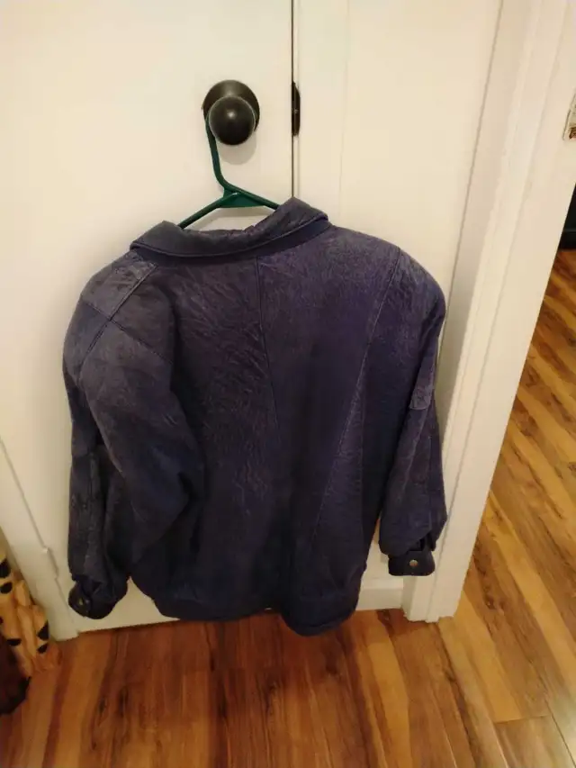 LADIES LEATHER COAT in Women's - Tops & Outerwear in Barrie - Image 3