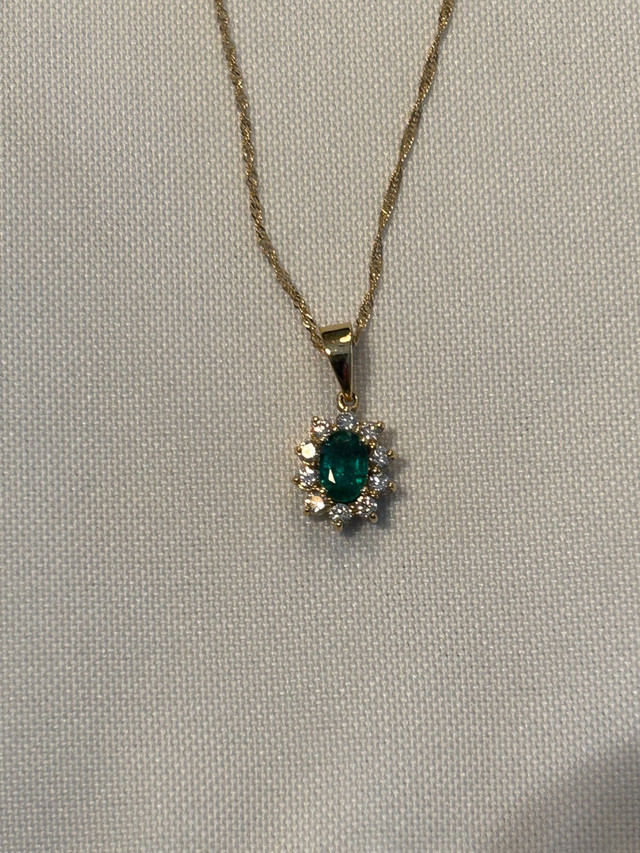 Emerald and Diamond earrings and pendant set in 18 carat gold in Jewellery & Watches in Sarnia - Image 3