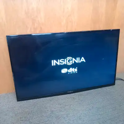 Insignia LED HDTV 39" Television TV Retro Gaming HDMI RCA 720p, View more