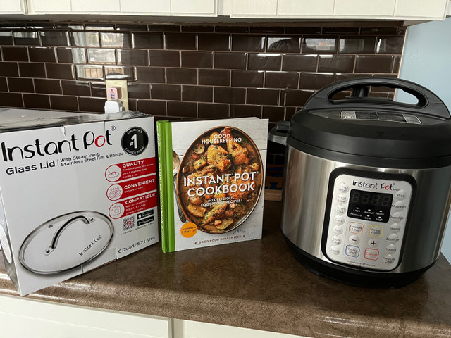 Brand New Insta Pot/Rice Steamer Lid/cook book  in Microwaves & Cookers in St. Catharines