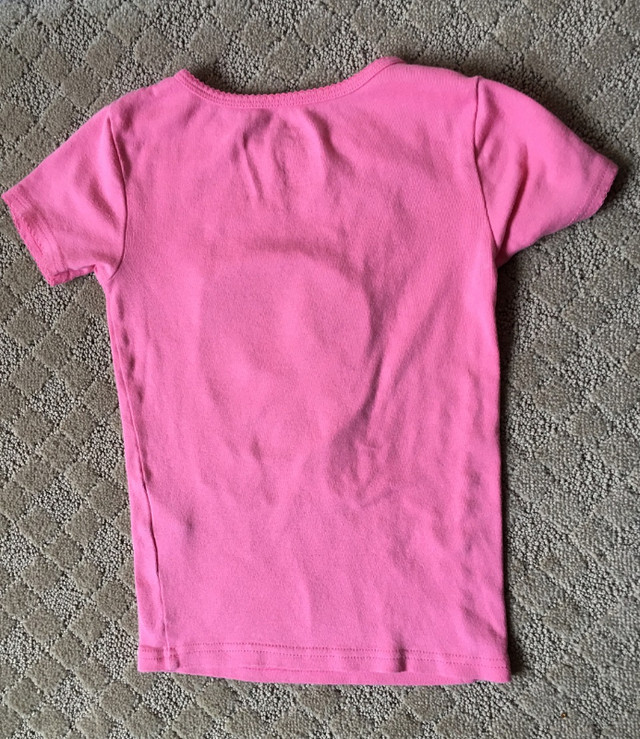 Carter top Graphic Tee, Bright Pink size 7 Y in Kids & Youth in City of Toronto - Image 3