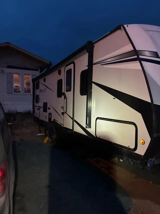 Travel trailer in Travel Trailers & Campers in Whitehorse - Image 4