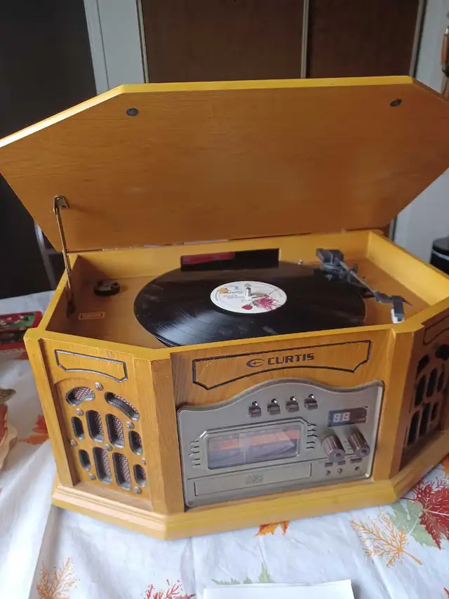 Crosby Stereo  system. 64656289279233120