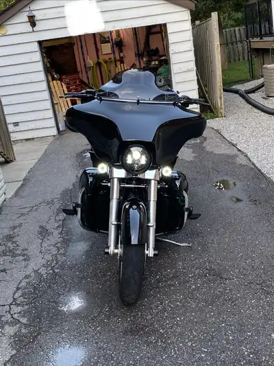 Here are some of its features: * 96ci twin cam motor with 6speed transmission. 55,000km * Comfortabl...