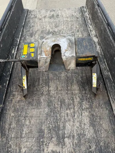 Hijacker Double Pivot 5th Wheel Hitch (NO RAILS) Model #: FWH-24P $100 obo