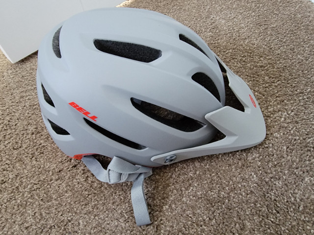 Bell 4Forty MIPS Bike Helmet Large *Near new in Clothing, Shoes & Accessories in Edmonton - Image 3
