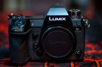 Panasonic Lumix S1 Camera Body Best FF IBIS 5.76 mil OLED EVF