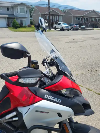 Excellent condition. 22,500 km. Front tire has 1000 km, rear tire has 2200 km. Puig tall windshield...