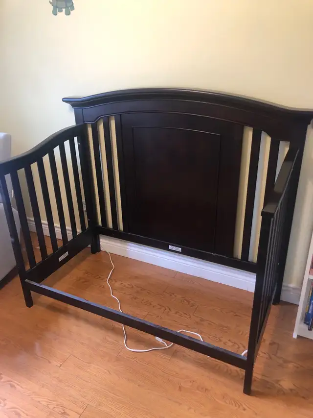 Convertible Crib in Cribs in Mississauga / Peel Region - Image 3