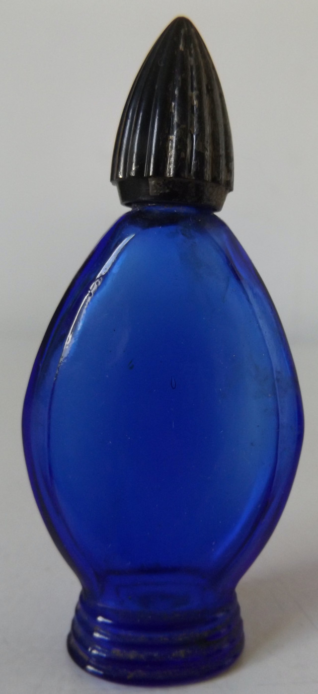 ORIGINAL VINTAGE BLUE COBALT SMALL PERFUME BOTTLE w/ LID/ TOP in Arts & Collectibles in Oakville / Halton Region