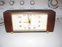 Radio alarme de table en bois antique