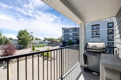 Available immediately 1 bedroom condo in Fort Mc