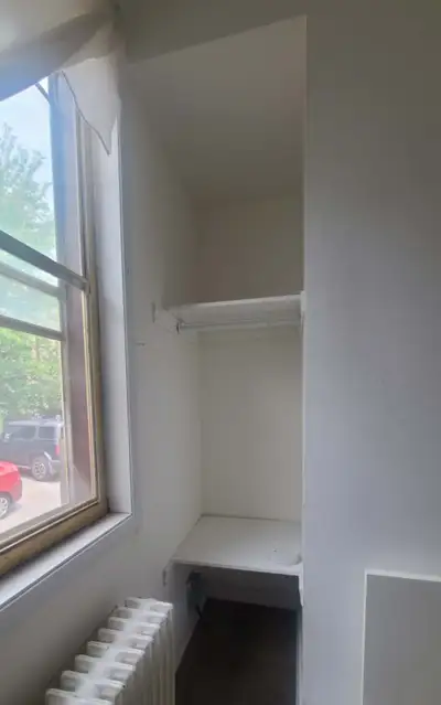 Ossington, @Bloor TTC, New room to rent-2Mins Walk to TTC Subway