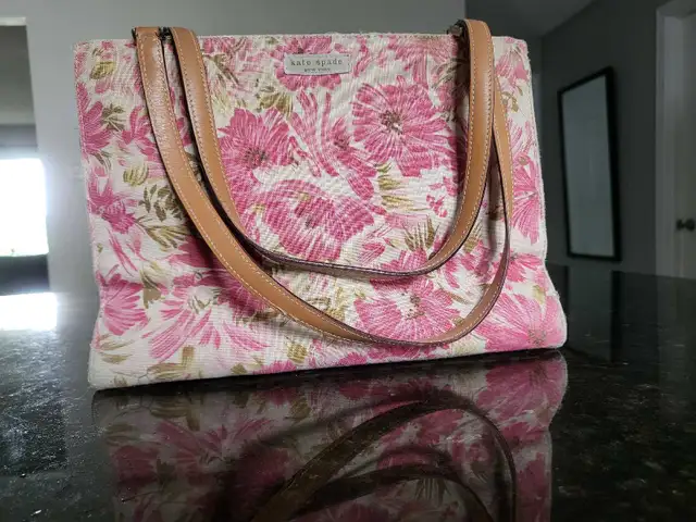 Coach & Kate Spade Purses + Shoes in Women's - Bags & Wallets in Gatineau - Image 4