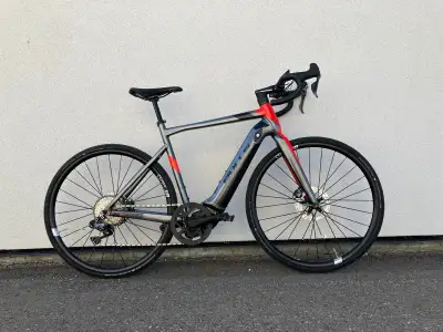 NEW BULLS Desert Falcon – Speed, Precision & Road-to-Gravel Ready! Looking for a performance e-road...