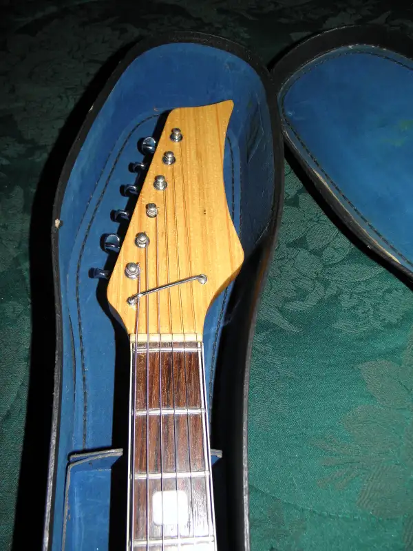 Silvertone 1960's Mosrite Electric Guitar in Guitars in Sault Ste. Marie - Image 3