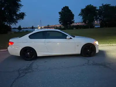bmw 335 white interior red great condition comes with summer and winter mags and good tires 177xxxkm