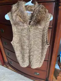 Ladies vest sweater with trim