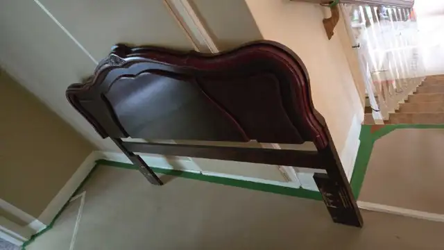 Tête de lit en bois / Wood headboard in Beds & Mattresses in City of Montréal - Image 2