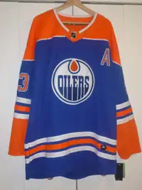 Edmonton Oilers Nugent-Hopkins Jersey Size 54, stitching issue