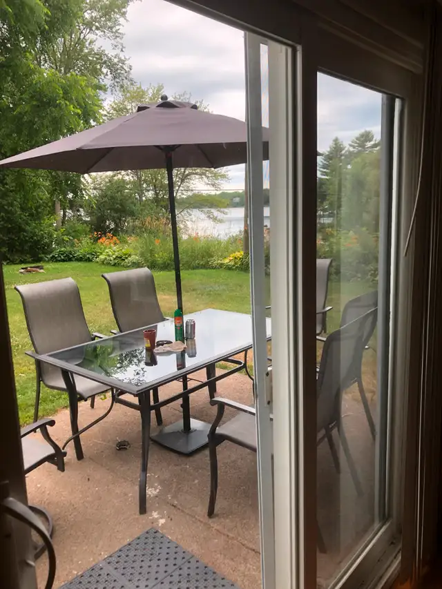 Beautiful cottage in Muskoka, overlooking a quiet bay in Ontario in Canada - Image 13